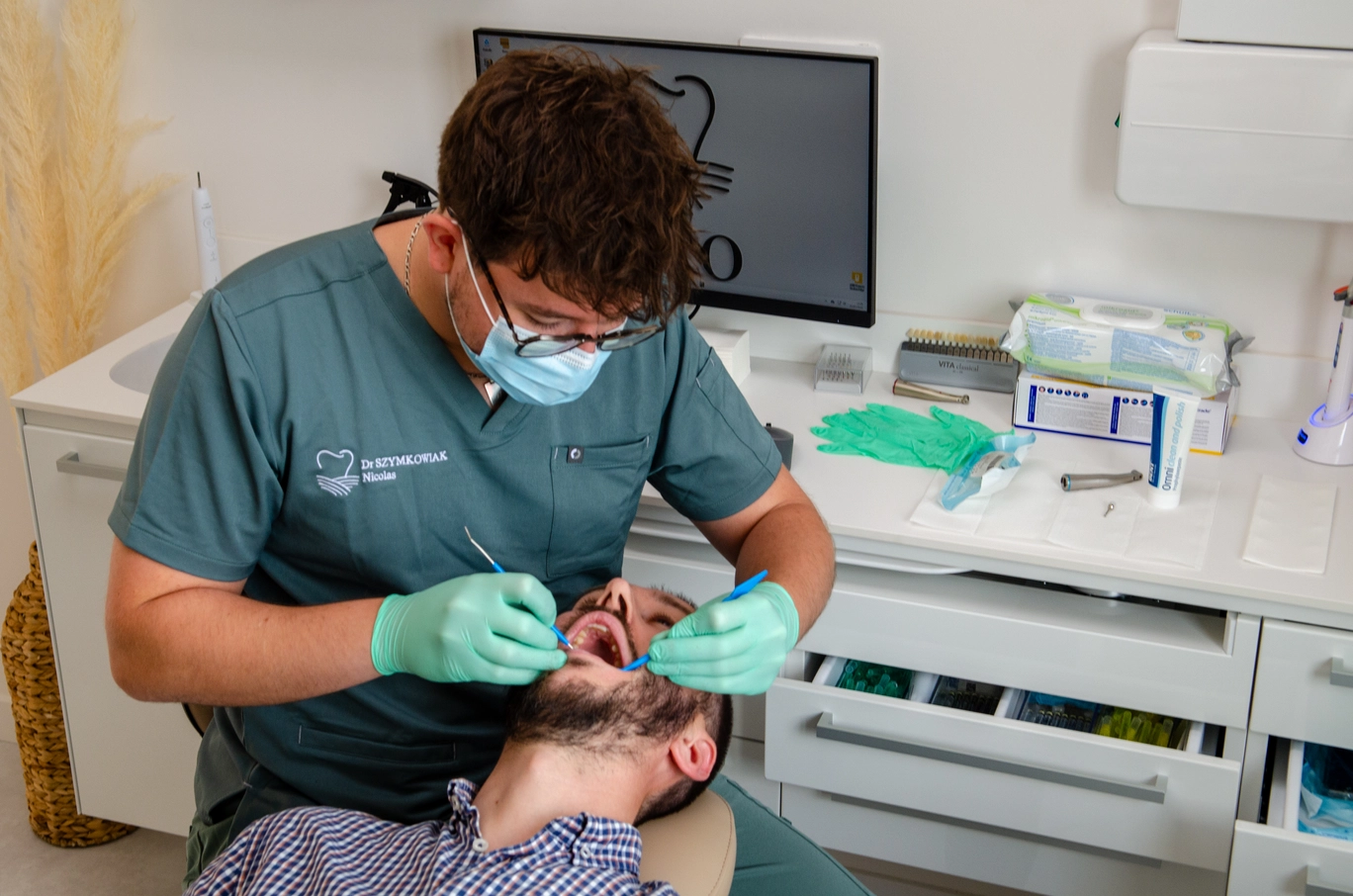 Photo de soins entrain d'être pratiqués